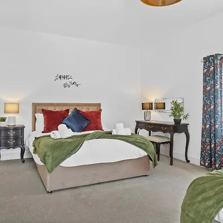 Cosy & Spacious 2br Flat Free Parking 아파트