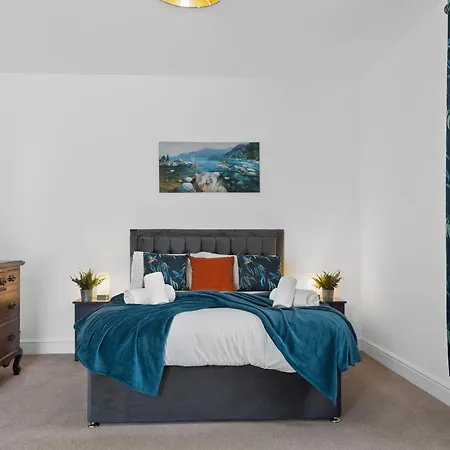 Cosy & Spacious 2br Flat Free Parking *